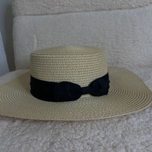 Summer straw beach hat with black bow